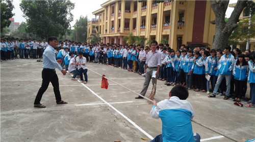Tổ chức hội thi “ Kéo co ” chào mừng ngày nhà giáo Việt Nam 20-11 Năm học 2014 - 2015